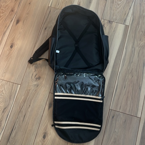 BÉIS Backpack - Picture 3 of 3